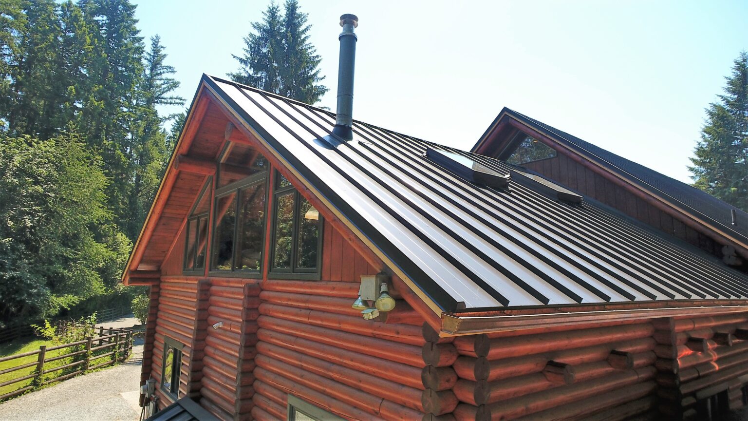 Close up view of a Nu-Ray Metals metal roof