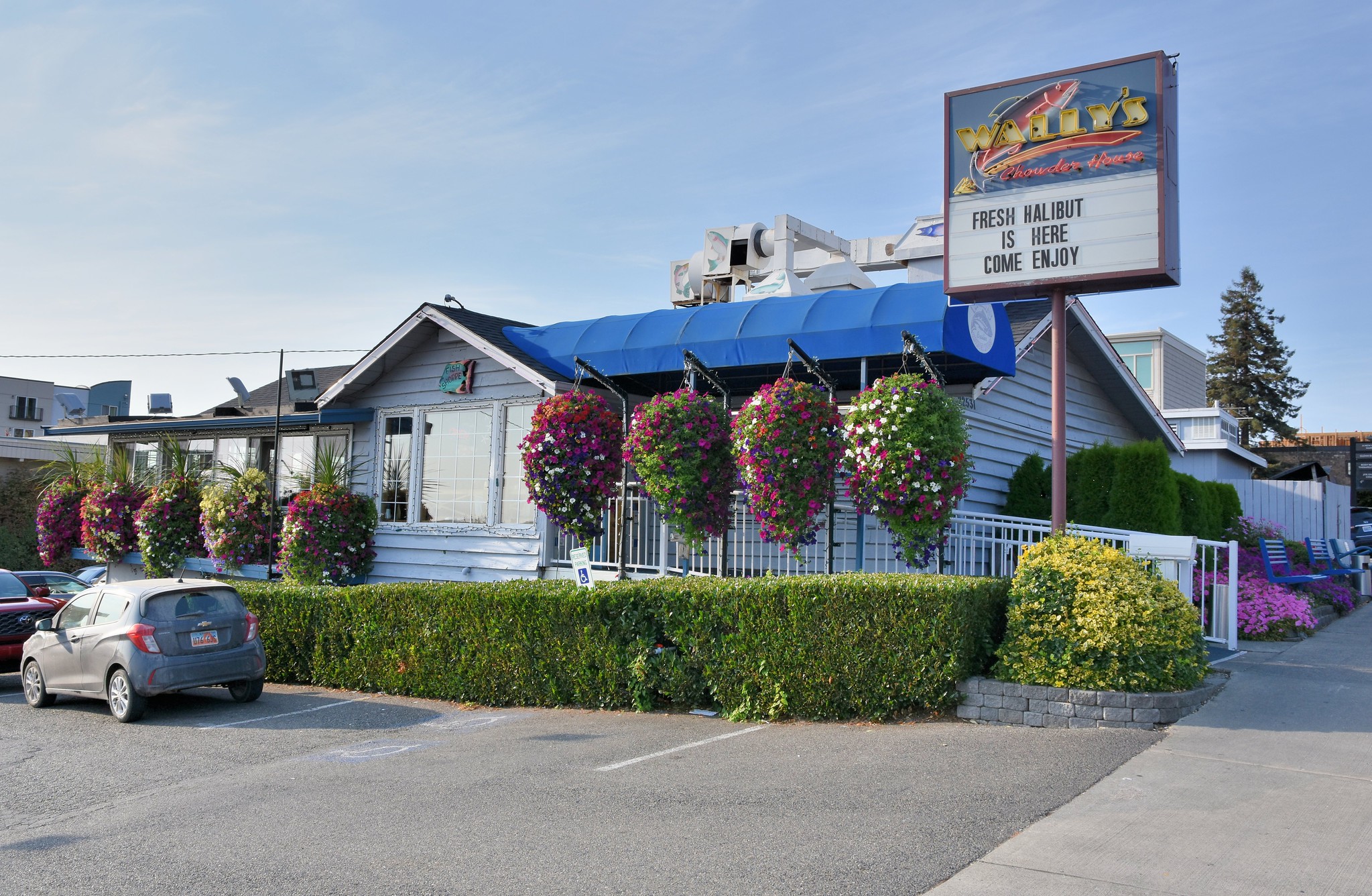 Wally's Chowder House serves fresh Haddock and Cod in season, and delicious fresh seafood chowder.