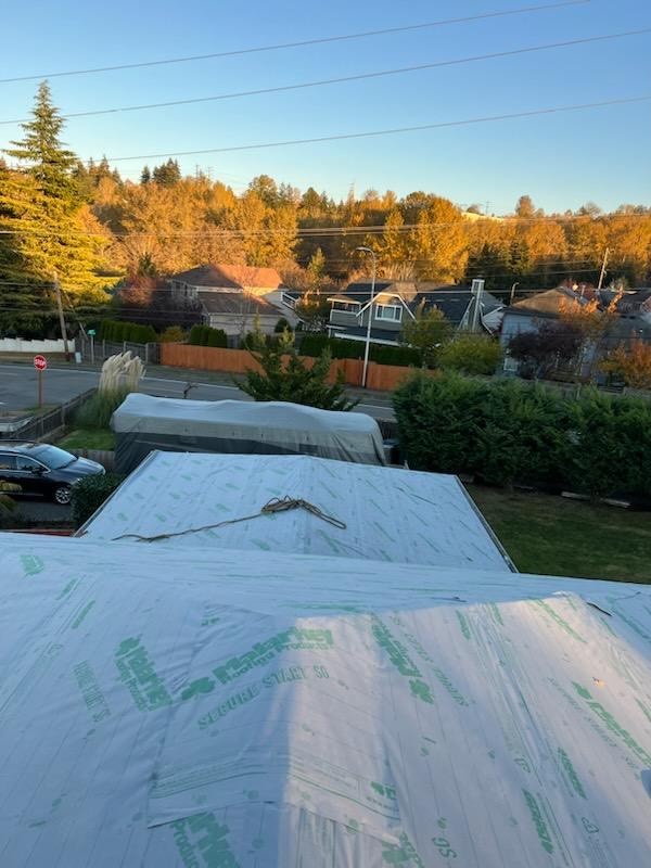 Underlayment going over plywood during a full roof replacement