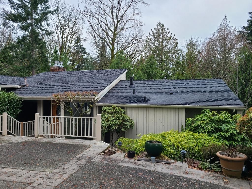 Roof Replacement Free Estimate on old roof in Bellevue Washington