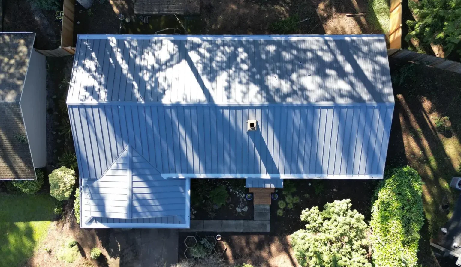 Overhead view of the gorgeous Nu-Ray metal roof in Bellevue, Washington